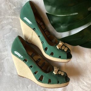 Seychelles retro teal wedge